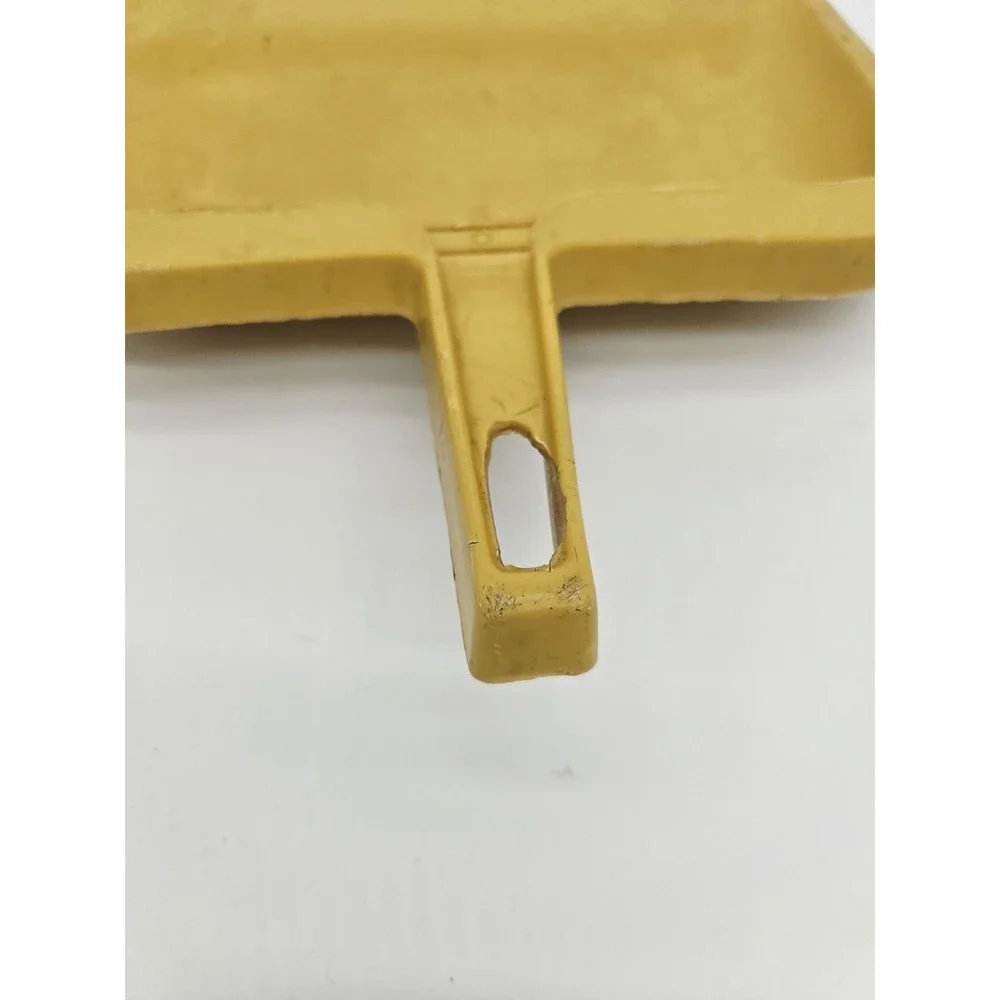Rubbermaid DUSTPAN Dust‎ Pan Heavy Rubber Harvest Gold Yellow Vintage Poor Cond